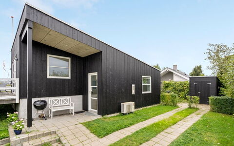 Maleen - 100M from the Sea: Tag, Hus, Hjem, Sommerhus, Dør, Sidespor, Dæk, Veranda, Planke, Hårdttræ