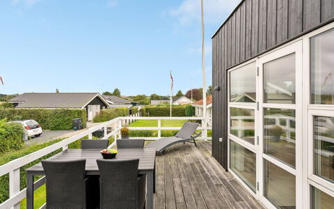 Maleen - 100M from the Sea: Tag, Hus, Hjem, Sommerhus, Dør, Sidespor, Dæk, Veranda, Planke, Hårdttræ