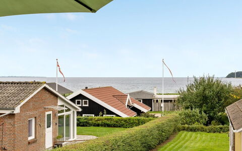 Maleen - 100M from the Sea: Tag, Hus, Hjem, Sommerhus, Dør, Sidespor, Dæk, Veranda, Planke, Hårdttræ