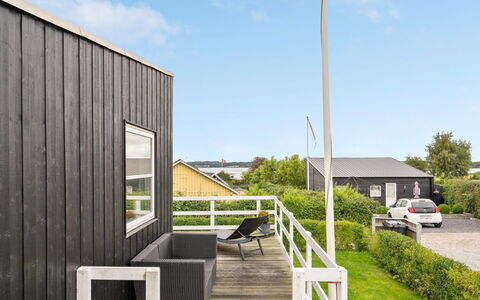 Maleen - 100M from the Sea: Tag, Hus, Hjem, Sommerhus, Dør, Sidespor, Dæk, Veranda, Planke, Hårdttræ