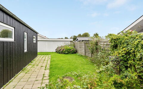 Maleen - 100M from the Sea: Tag, Hus, Hjem, Sommerhus, Dør, Sidespor, Dæk, Veranda, Planke, Hårdttræ