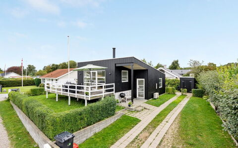 Maleen - 100M from the Sea: Tag, Hus, Hjem, Sommerhus, Dør, Sidespor, Dæk, Veranda, Planke, Hårdttræ