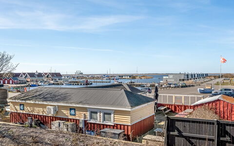 Gustav - 100M to the Fjord: Estate, Skygge, Indkørsel, Stuehus