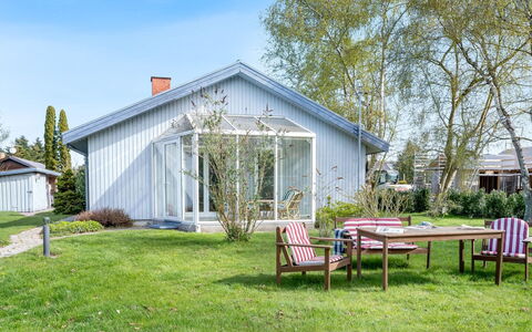 Hane - 750M from the Sea: Græs, Busk, Hus, Have, Hjem, Sommerhus, Land Lot, Lawn, Bunddække