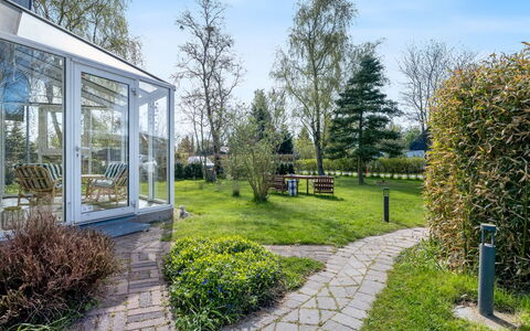 Hane - 750M from the Sea: Græs, Busk, Hus, Have, Hjem, Sommerhus, Land Lot, Lawn, Bunddække