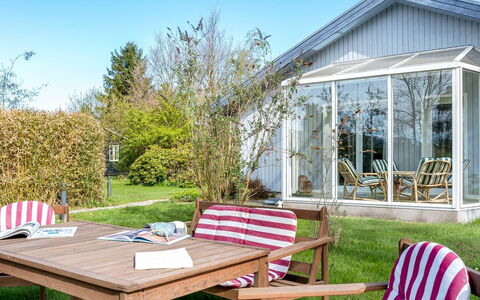 Hane - 750M from the Sea: Træ, Tag, Hjem, Hus, Arkitektur, Sidespor, Land Lot, Sommerhus, Skur, Garden Bygninger