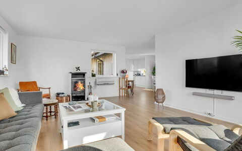 Hane - 750M from the Sea: Træ, Tag, Hjem, Hus, Arkitektur, Sidespor, Land Lot, Sommerhus, Skur, Garden Bygninger