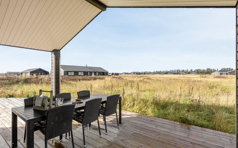 Luisa - 1Km from the Sea: Skygge, Loft, Udendørs Struktur, Dæk, Hårdttræ, Veranda, Planke, Dagslys, Garden Bygninger, Pergola