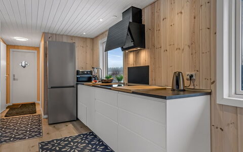 Annukka - 500M from the Sea: Gulvbelægning, Træ, Køkken, Større Bandage, Køkken Apparat, Indretning, Etage, Countertop, Husholdningsapparat, Cabinetry