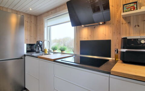 Annukka - 500M from the Sea: Køkken Apparat, Køkken, Gulvbelægning, Countertop, Træ, Større Bandage, Husholdningsapparat, Indretning, Etage, Cabinetry