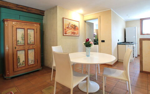 Silea Apartments, Pool, Garden, Treviso: Møbel, Indretning, Gulvbelægning, Etage, Træ, Bord, Spisestue, Værelse, Loft, Køkken & Spisebord