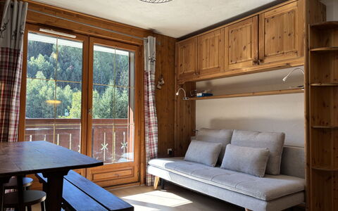 Les Deux Alpes 628: Møbel, Træ, Indretning, Gulvbelægning, Etage, Værelse, Bord, Bejdse, Stue, Hårdttræ