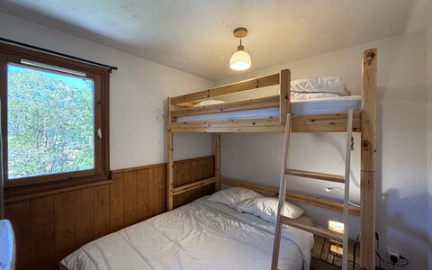 Les Deux Alpes 628: Træ, Soveværelse, Etage, Gulvbelægning, Bejdse, Hårdttræ, Seng, Møbel, Loft, Bed Frame