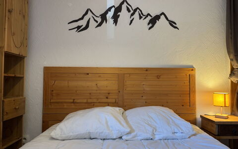 Les Deux Alpes 628: Soveværelse, Sengetøj, Seng, Sengetøj, Bed Frame, Pude, Sengetøj, Throw Pillow, Design, Bejdse