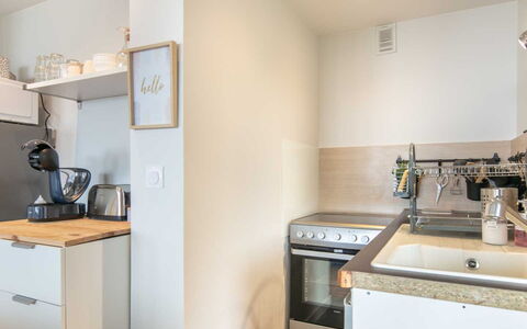 Cytises: Køkken Apparat, Køkken, Countertop, Indretning, Større Bandage, Møbel, Cabinetry, Træ, Gulvbelægning, Husholdningsapparat