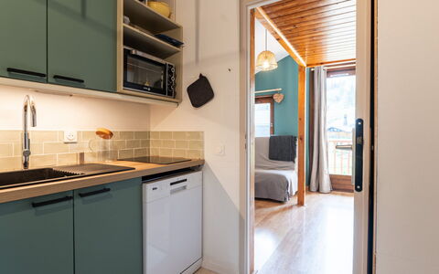 Morillon 639: Indretning, Træ, Møbel, Gulvbelægning, Countertop, Etage, Køkken, Større Bandage, Cabinetry, Værelse