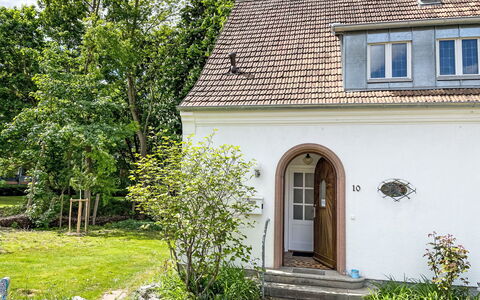 Seeglück: Væg, Bygning, Hus, Hjem, Busk, Tag, Sommerhus, Arkitektur, Dør, Stuehus