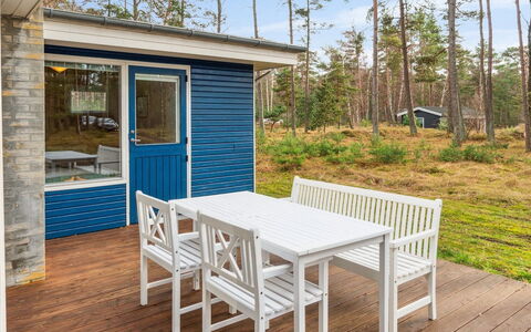 Pisana - 300M from the Sea: Møbel, Træ, Stol, Indretning, Bejdse, Naturmateriale, Hårdttræ, Stue, Armlæn, Design