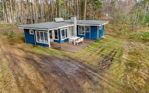 Pisana - 300M from the Sea: Møbel, Træ, Stol, Indretning, Bejdse, Naturmateriale, Hårdttræ, Stue, Armlæn, Design