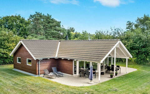 Annielle - 500M from the Sea: Tag, Hus, Hjem, Sommerhus, Dør, Sidespor, Dæk, Veranda, Planke, Hårdttræ