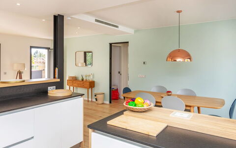 La Manzaneta: Indretning, Møbel, Køkken, Countertop, Gulvbelægning, Træ, Loft, Lysarmatur, Etage, Hjem