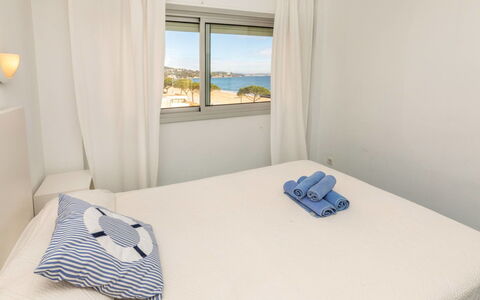 Playa de Aro 211: Soveværelse, Møbel, Seng, Sengetøj, Sengetøj, Hjem, Sengetøj, Lejlighed, Bed Frame, Pude