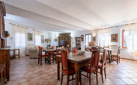 Relais San Desiderio: Møbel, Indretning, Gulvbelægning, Bord, Træ, Loft, Stol, Etage, Værelse, Spisestue