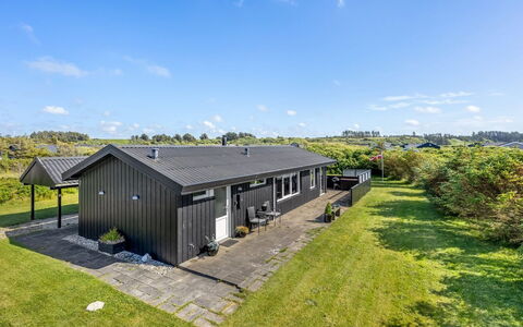Erblin - 400M from the Sea: Estate, Skygge, Indkørsel, Stuehus
