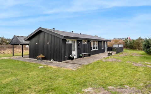 Erblin - 400M from the Sea: Estate, Skygge, Indkørsel, Stuehus