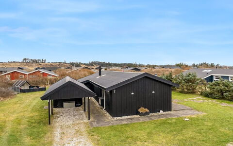 Erblin - 400M from the Sea: Estate, Skygge, Indkørsel, Stuehus