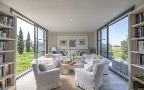 Villa Flaminia: Møbel, Indretning, Hjem, Couch, Land Lot, Stue, Stol, Loft, Estate