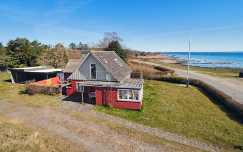 Hakon - 40M from the Sea: Hus, Tag, Hjem, Sommerhus, Skur, Garden Bygninger, Sidespor, Gård, Bjælkehytte, Hytte