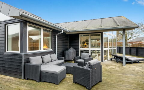 Carlie - 250M to the Fjord: Hjem, Sommerhus, Veranda, Hårdttræ, Sidespor, Dæk, Skygge, Planke, Estate, Garden Bygninger