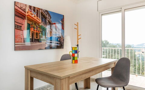 Polancre: Møbel, Indretning, Gulvbelægning, Bord, Væg, Etage, Træ, Køkken & Spisebord, Spisestue, Trægulve