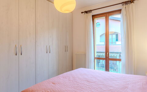 Teto: Træ, Indretning, Møbel, Soveværelse, Gulvbelægning, Seng, Værelse, Etage, Belysning, Loft
