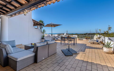 Sol Beach View Terrace: Møbel, Hjem, Stol, Udendørs Møbler, Altan, Lejlighed, Udvej, Design, Køkken & Spisebord, Gårdhave