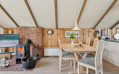 Bernadine - 400M from the Sea: Tag, Hus, Hjem, Sommerhus, Dør, Sidespor, Dæk, Veranda, Planke, Hårdttræ