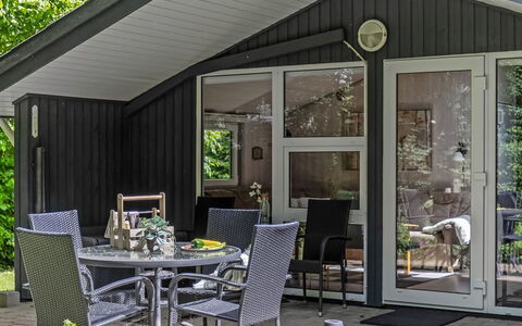 Gorica - 30Km from the Sea: Dør, Garden Bygninger, Sommerhus, Have, Stol, Gård, Veranda, Udendørs Struktur, Hårdttræ, Gårdhave
