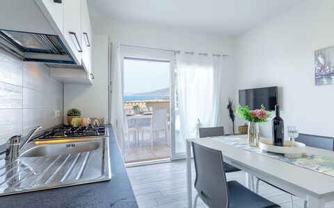Vista Blu: Møbel, Køkken, Indretning, Gulvbelægning, Lejlighed, Countertop, Etage, Større Bandage, Hjem, Køkken Apparat