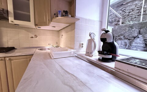 Apartment Niko, Private Garden, Wifi - Opatija: Countertop, Køkken, Køkken Apparat, Større Bandage, Cabinetry, Sanitærarmatur, Tap, Flise, Håndvask, Marmor