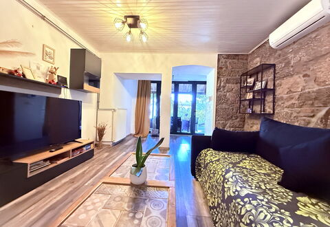 Apartment Niko, Private Garden, Wifi - Opatija: Indretning, Gulvbelægning, Couch, Etage, Møbel, Stue, Træ, Loft, Værelse, Belysning