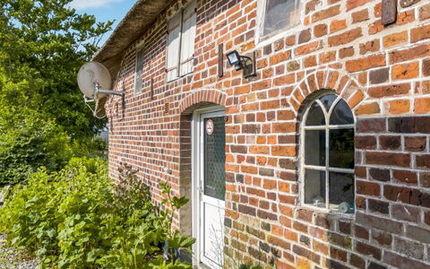 Tuki - 10Km from the Sea: Estate, Farm