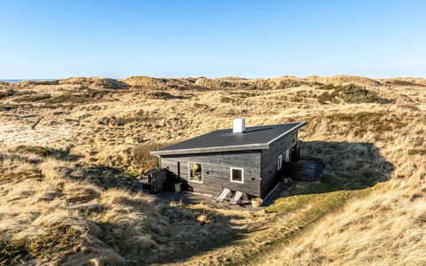 Alrike - 200M from the Sea: Blå, Svømmepøl, Møbel, Udendørs Møbler, Udvej, Stol, Skygge, Eco Hotel, Blomsterkrukke