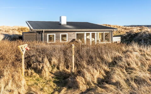 Alrike - 200M from the Sea: Blå, Svømmepøl, Møbel, Udendørs Møbler, Udvej, Stol, Skygge, Eco Hotel, Blomsterkrukke