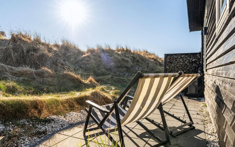 Alrike - 200M from the Sea: Estate, Skygge, Indkørsel, Stuehus