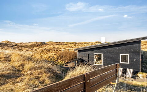 Alrike - 200M from the Sea: Estate, Skygge, Indkørsel, Stuehus