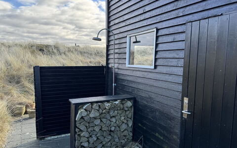 Alrike - 200M from the Sea: Estate, Skygge, Indkørsel, Stuehus