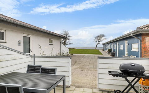 Kari - 50M from the Sea: Lejlighed, Ejerlejlighed, Estate, Altan, Villa, Hotel