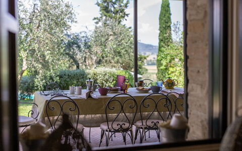 Podere i Poggi: Møbel, Stol, Køkken & Spisebord, Dug, Serveware, Restaurant, Eco Hotel, Stueplante, Spisestue