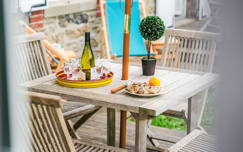 La Floriette: Bjergkæde, Bakke, Hus, Tag, Hill Station, Dal, Landsby, Sommerhus, Alps, Kam